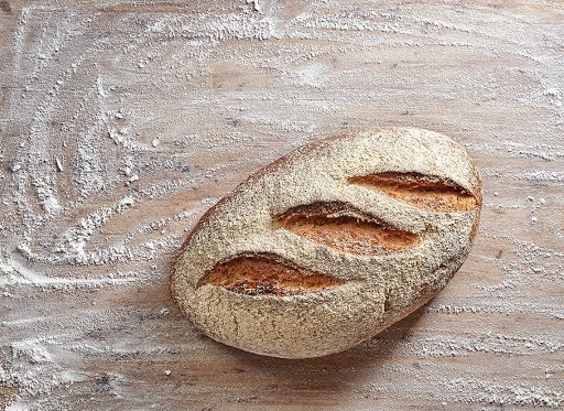 Roadhouse bread with flour